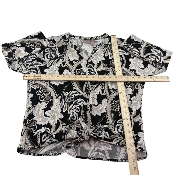 Chicos Women's Paisley V-Neck Blouse Size 1 Medium Black & White 3/4 sleeves - Picture 4 of 5